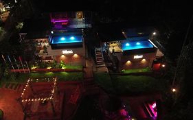 Mannath Private Pool Villas At Vellarimala